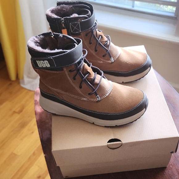 UGG Tan K ARREN WEATHER - Picture 1 of 8
